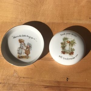 Vintage Holly Hobbie porcelain paperweight and trinket dish